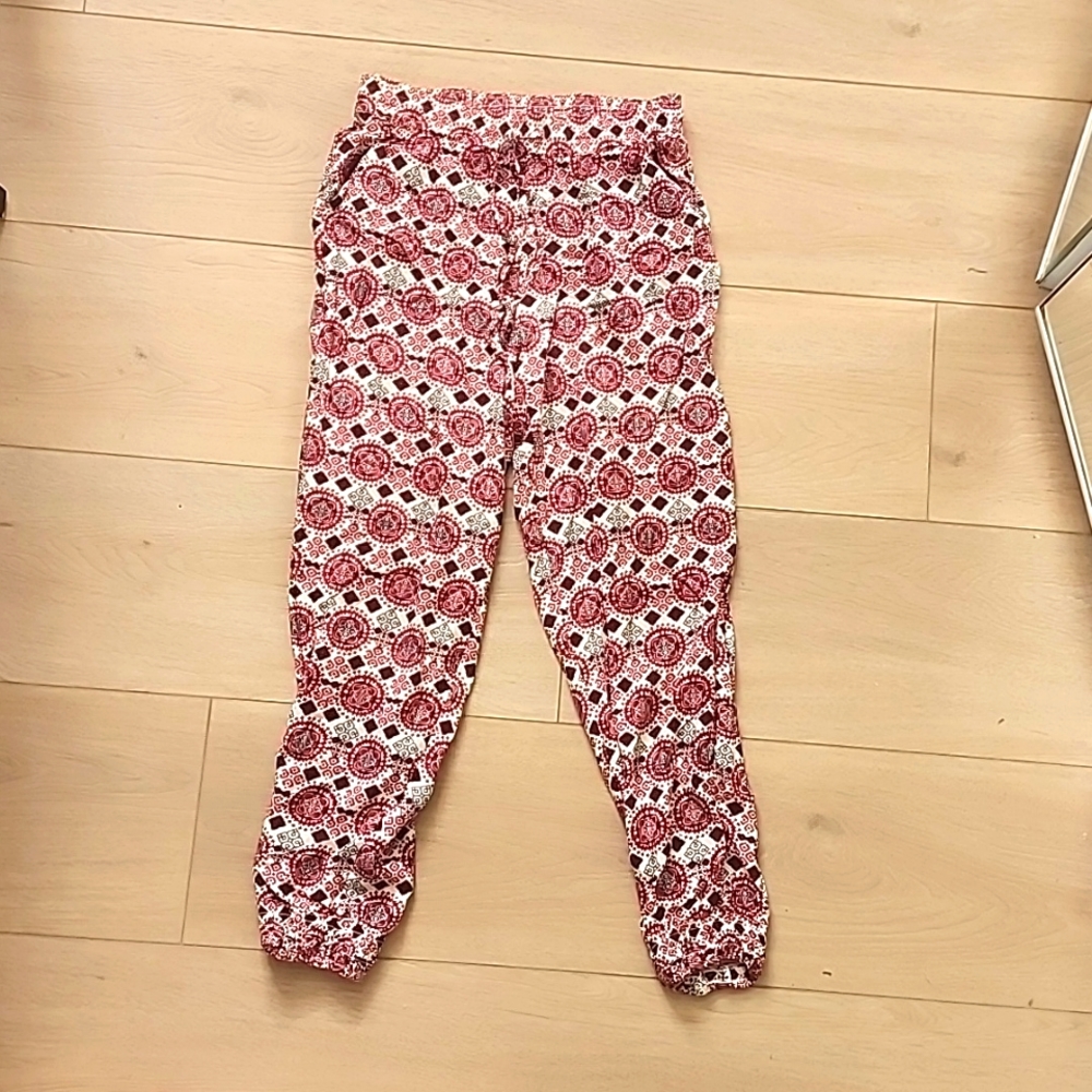 H&M Stylish jogger pants, elastic waist, elastic cuffs with pockets. 36" long